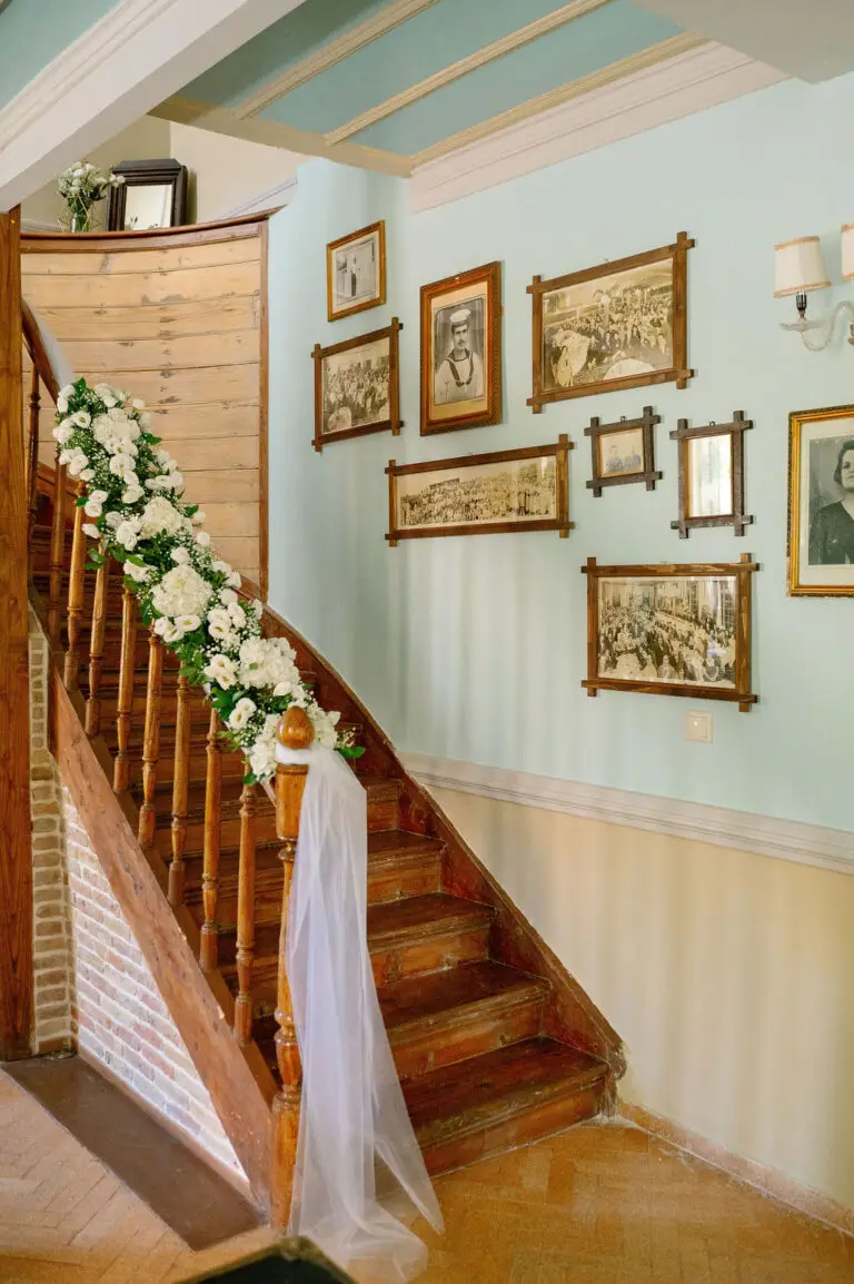 greek-house-wedding-flower-decoration